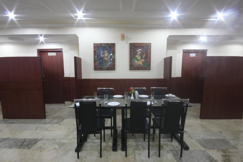 Urmee Hotel Bhubaneswar Exterior foto