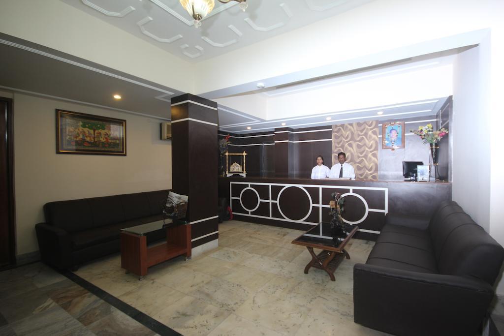 Urmee Hotel Bhubaneswar Exterior foto