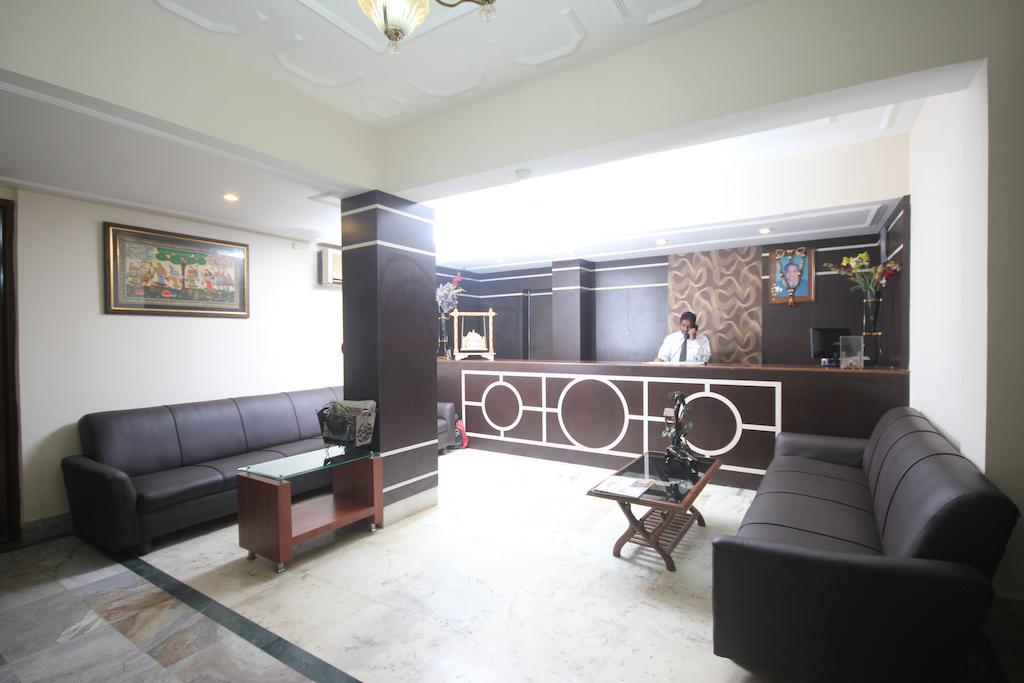 Urmee Hotel Bhubaneswar Exterior foto