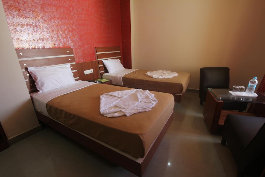 Urmee Hotel Bhubaneswar Exterior foto